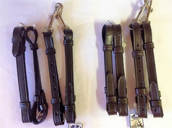Breastplate saddle attachment straps